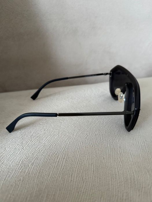 Очки солнцезащитные Fendi