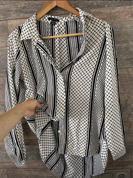 Риза, чернобял десен