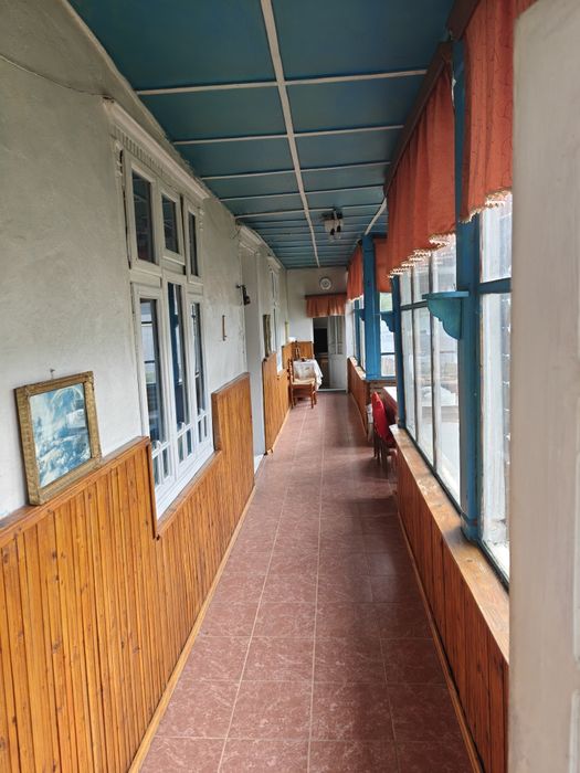 De vânzare teren cu casă în Slănic Moldova