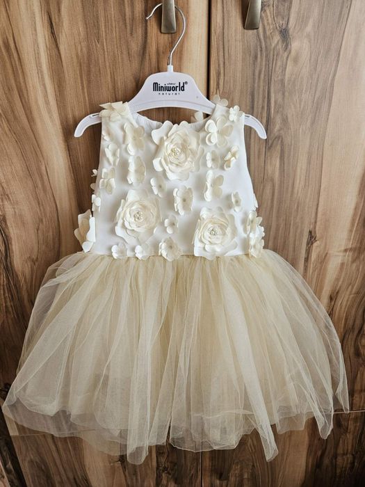 Продавам рокли за повод