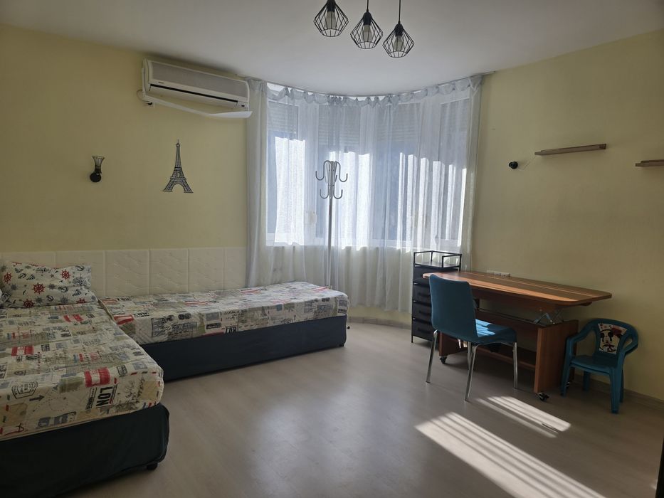 Дава се под наем Тристаен апартамент в Бургас, Център - 70 кв.м за 510 € - Снимка #4