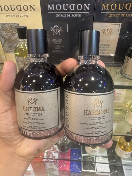 Moudon Elegant Radiant Obsidian