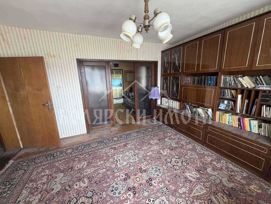 Монолитна двуетажна къща в с. Присово