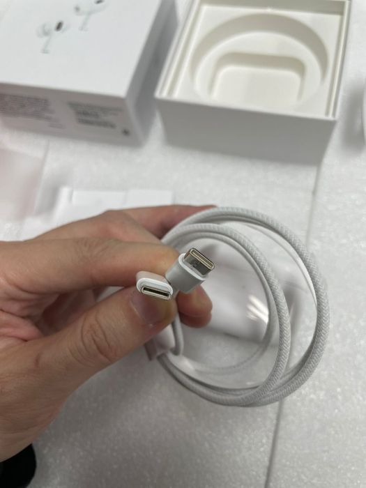 Airpods pro 3 noi 2026  usb C