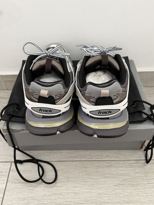 Balenciaga track