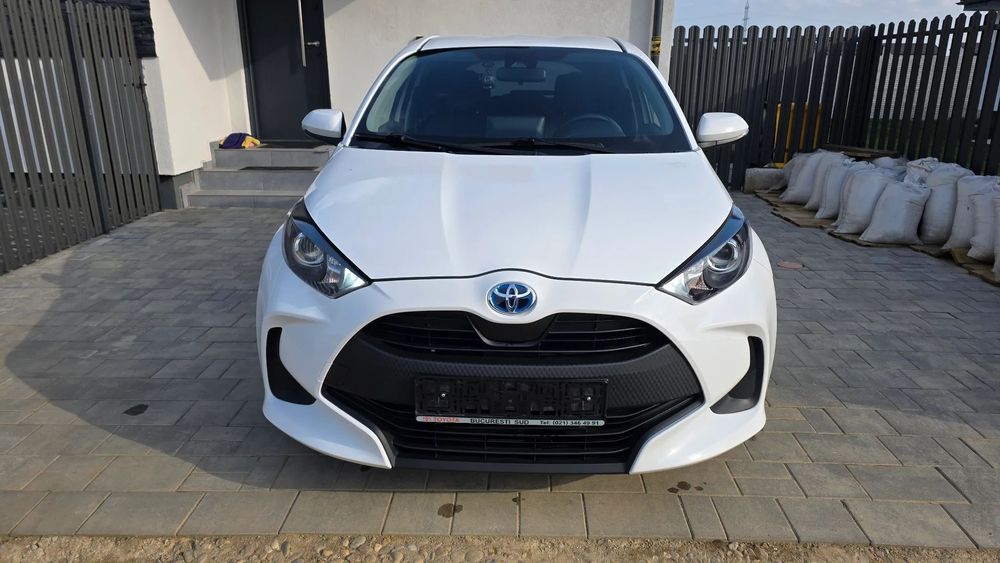 Toyota Yaris - TOYOTA YARIS Active Hybrid –