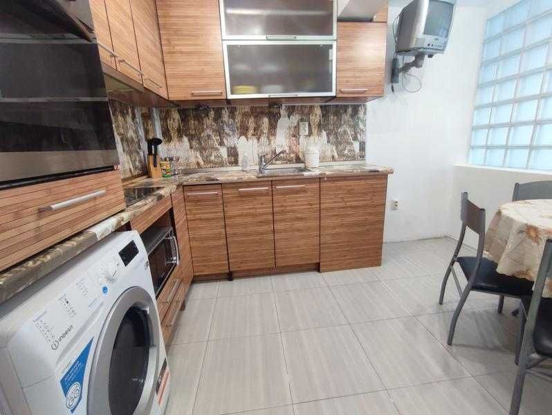 Дава се под наем Двустаен апартамент в Бургас, Лазур - 60 кв.м за 484.5 € - Снимка #2