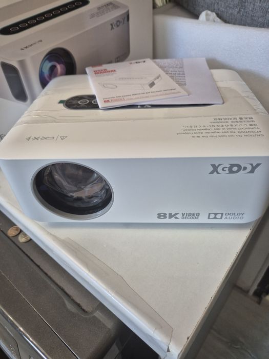 ТОП ЦЕНА! 8K, 5G Професионален проектор с вграден  Android WiFi,Blueto