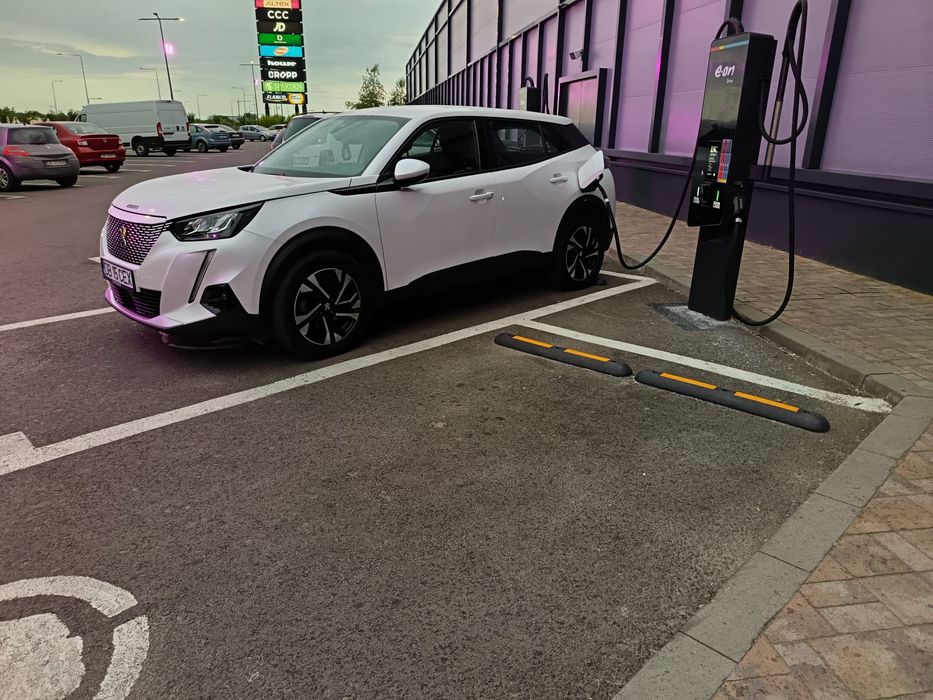 Pegeout E-2008 GT line (Allure), 2021, Electric