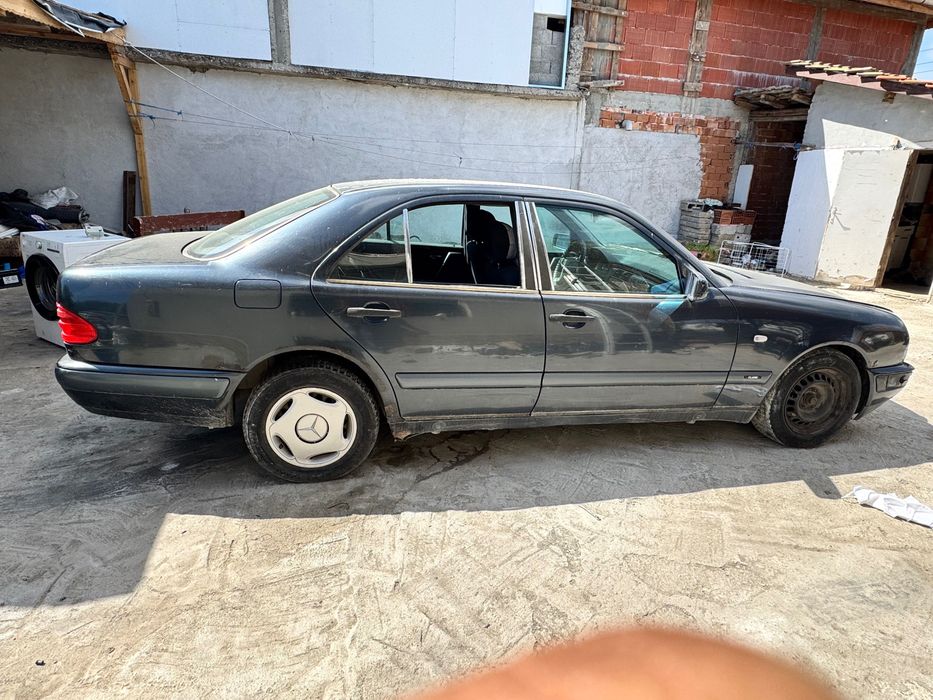 Mercedes E 220 CDI (W210) – ЦЯЛ ЗА ИЛИ НА ЧАСТИ