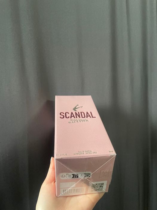 Parfumuri Prada , Scandal
