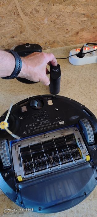 Irobot roomba  681  cu telecomanda și alimentatoare