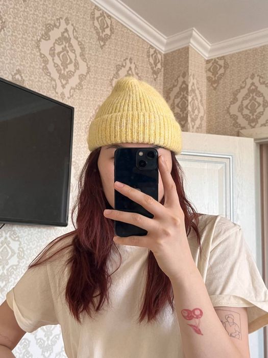 Шапка желтая ASOS