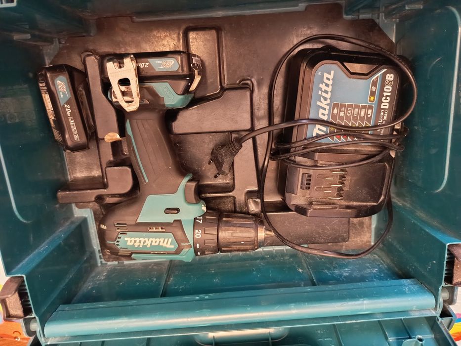 Mașină de găurit și înșurubat Makita CXT 12V – Set complet