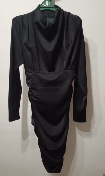 Платье новое продаю