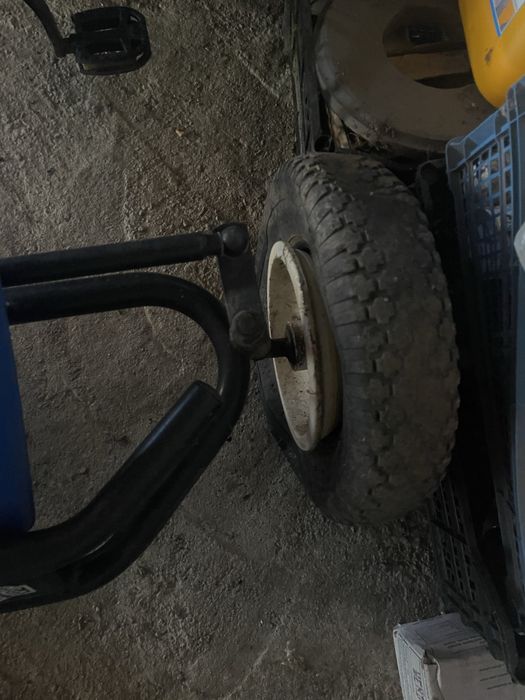 Kart cu pedale nu mai am ce face cu el il țin degeaba