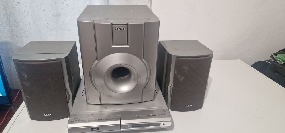 Vând 3 DVD akai.orin si lg