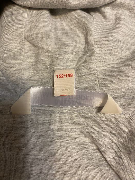 Продам куртку -ветровку для мальчика.