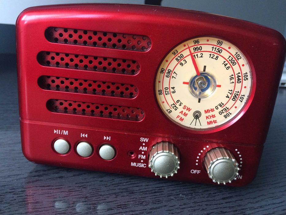 Radio cu aspect vintage Prunus J-160 functional.Cititi tot anuntul.