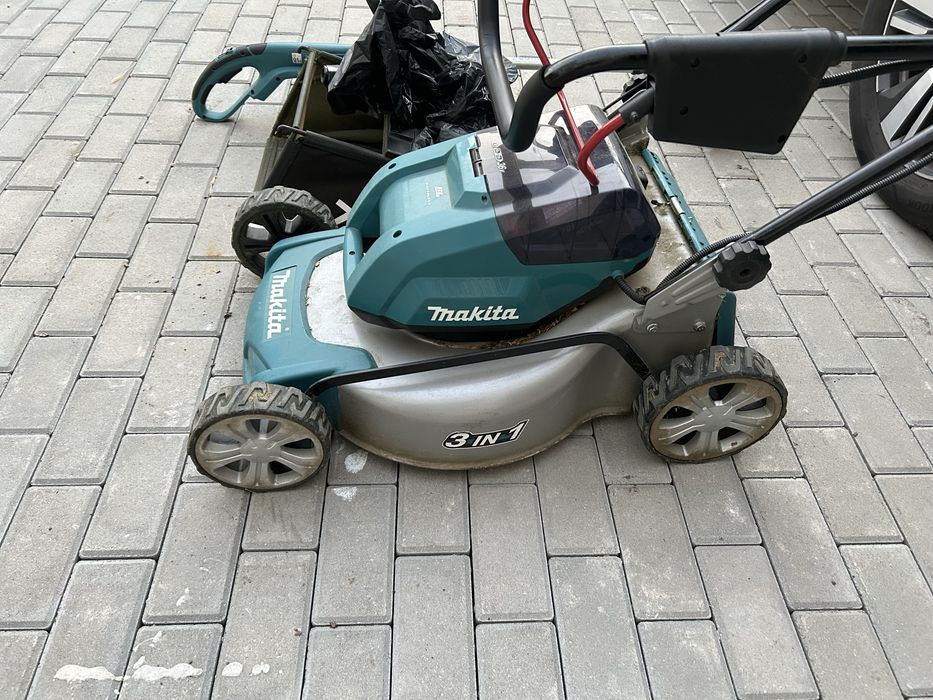 Masina tuns de gazon makita DLM460Z