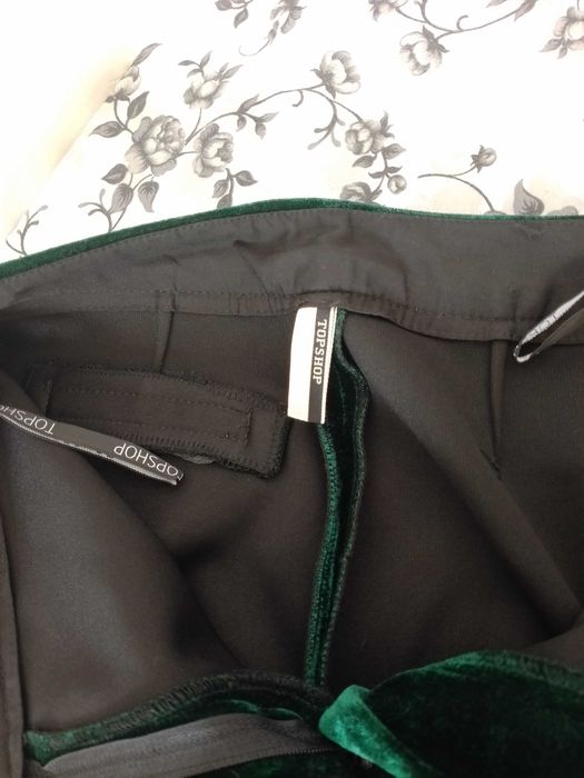 Pantaloni din catifea , nepurtati , verde frumos