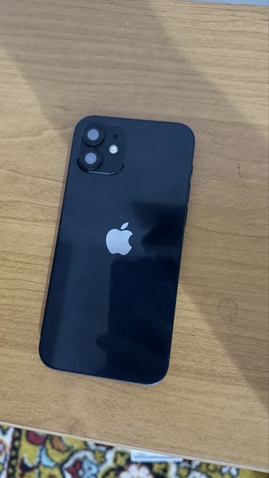 Продам Айфон 12