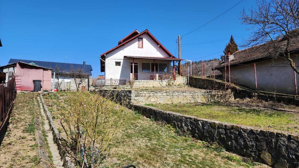Casuta de la munte - se vinde casa + teren Moroeni, DB