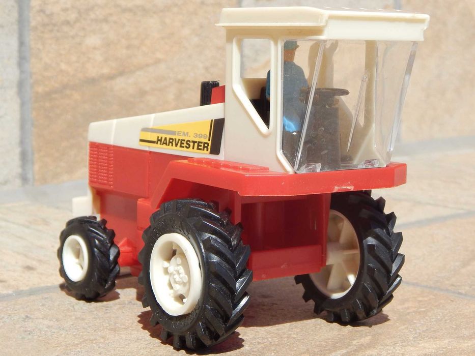 Jucarie combina agricola EM 399 Harvester New Ray 1999 plastic
