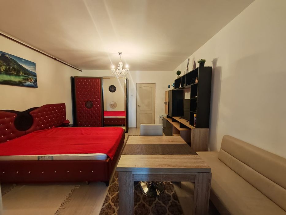 Închiriez garsoniera