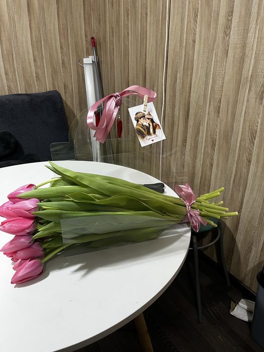 Тюльпаны большие с доставкой и бесплатной упаковкой