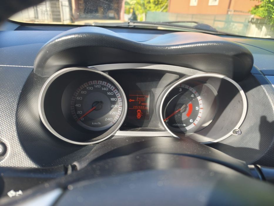 Mitsubishi Outlander 2.0 diesel mașina personală în stare foarte buna