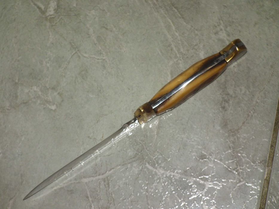 Cutit vánátoare maghiar retro cu plásele din corn + toc piele nr.23