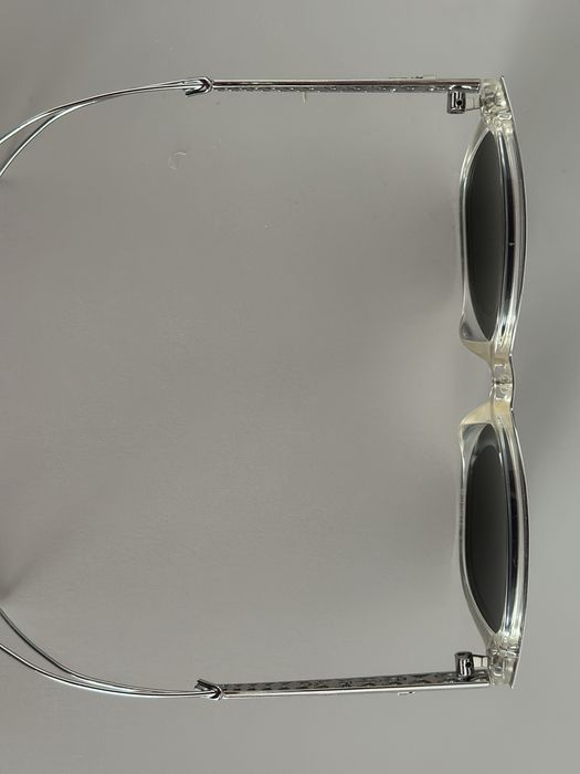 Ochelari de soare premium, ramă translucidă gri, design arhitectural