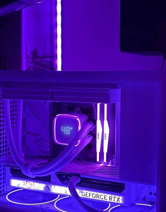 Геймърски компютър с RTX 5070, Ryzen 7 7700 и 32 GB RAM
