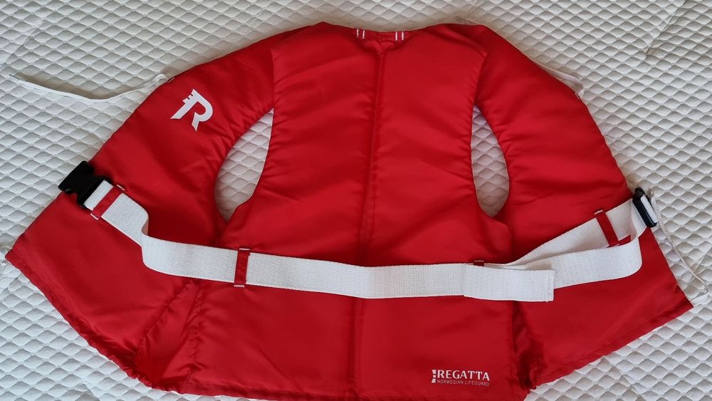 Спасителна жилетка до 50 кожа.