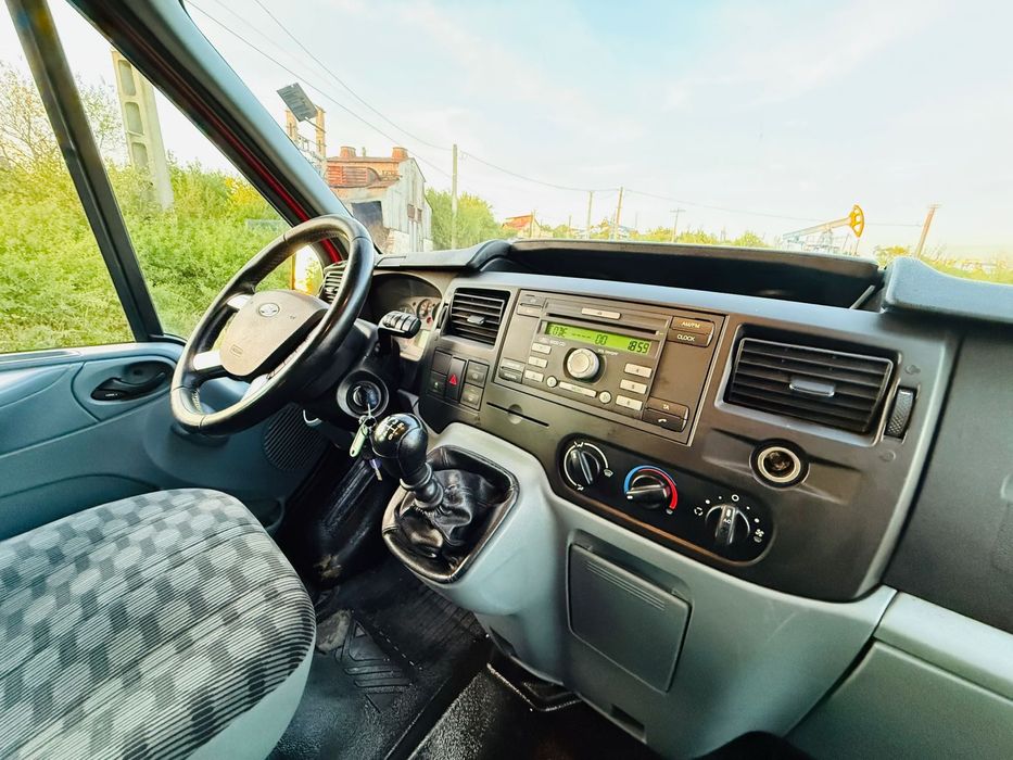 Ford Transit 2.2 TDCI 140cp 8+1 locuri