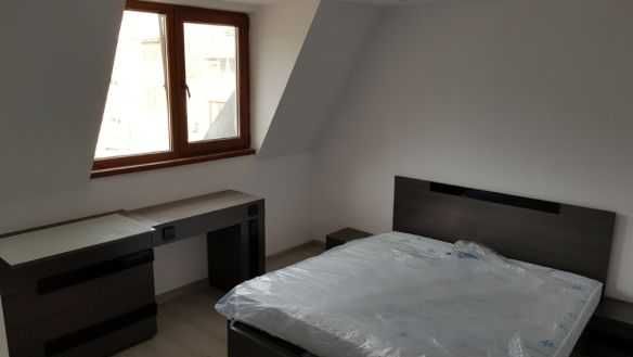 Дава се под наем Двустаен апартамент в Бургас, Център - 130 кв.м за 153 € - Снимка #1