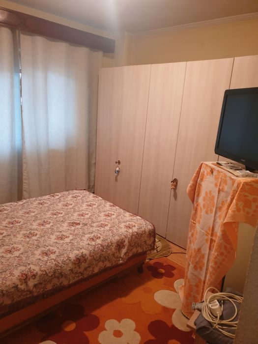 Închiriez apartament 3 camere