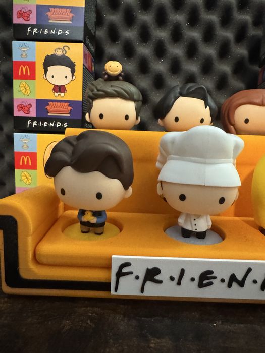 Set complet Friends McDonald’s + canapea 3D personalizată