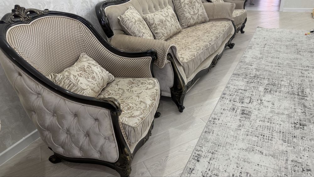 Продам диван и кресла