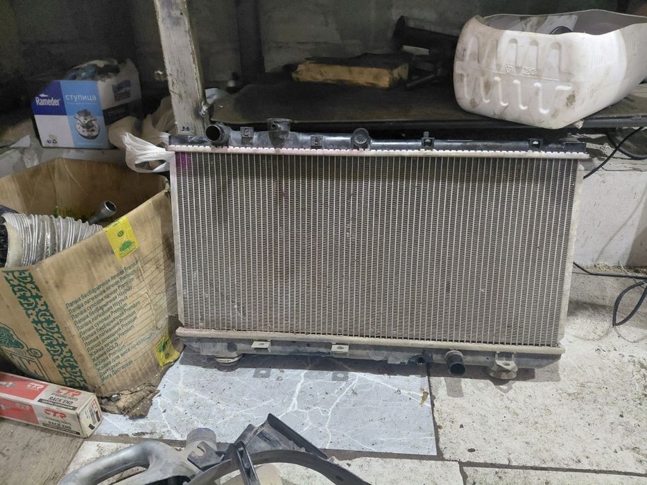 Продам радиатор Мазда 323 механика