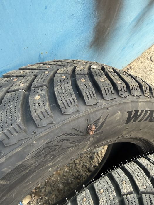 Продам 2 шипованные шины 195x65x15