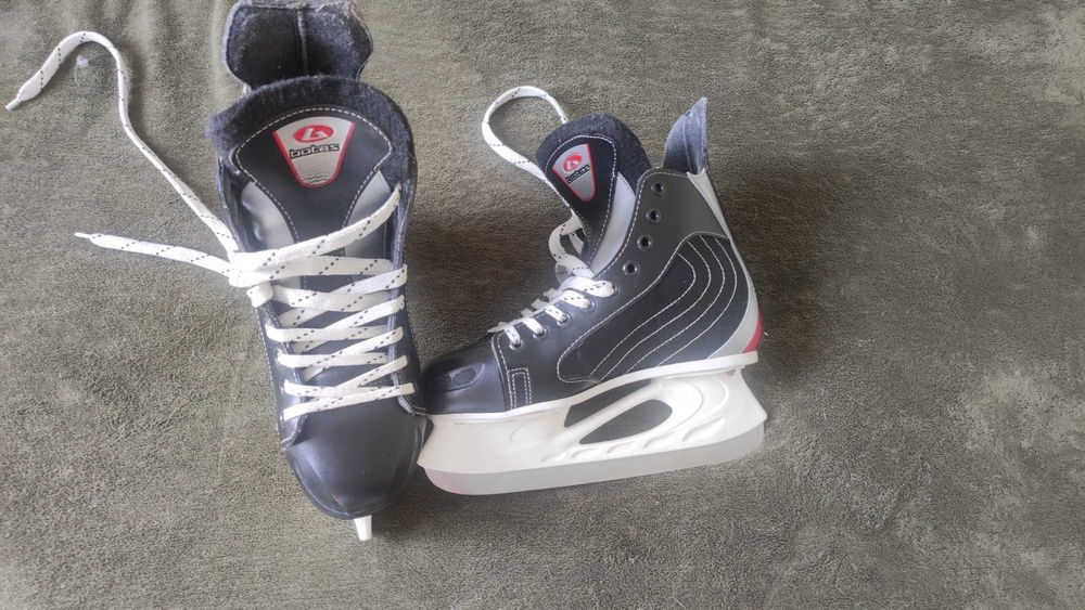 Коньки хоккейные б/у