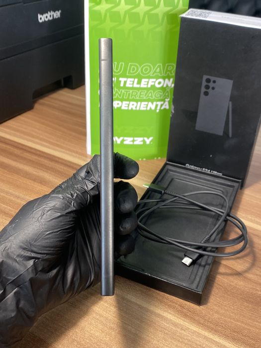 Samsung Galaxy s24 ultra • 256 GB • Titanium Black