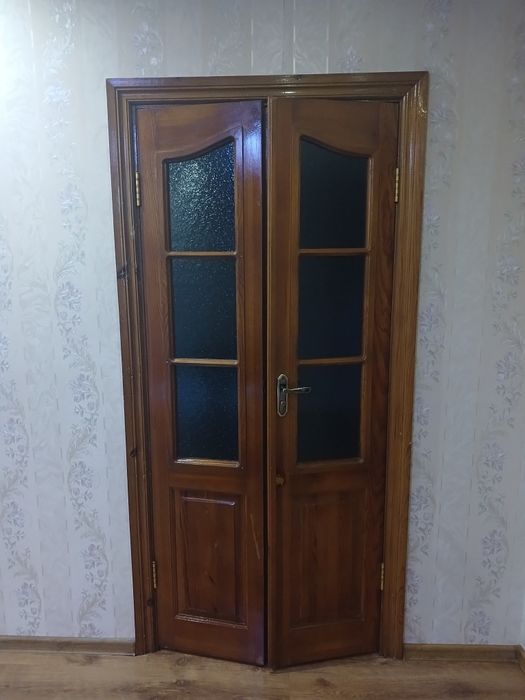 Продам двери деревянные,  самовывоз и самим нужно снять по 10000 тыс