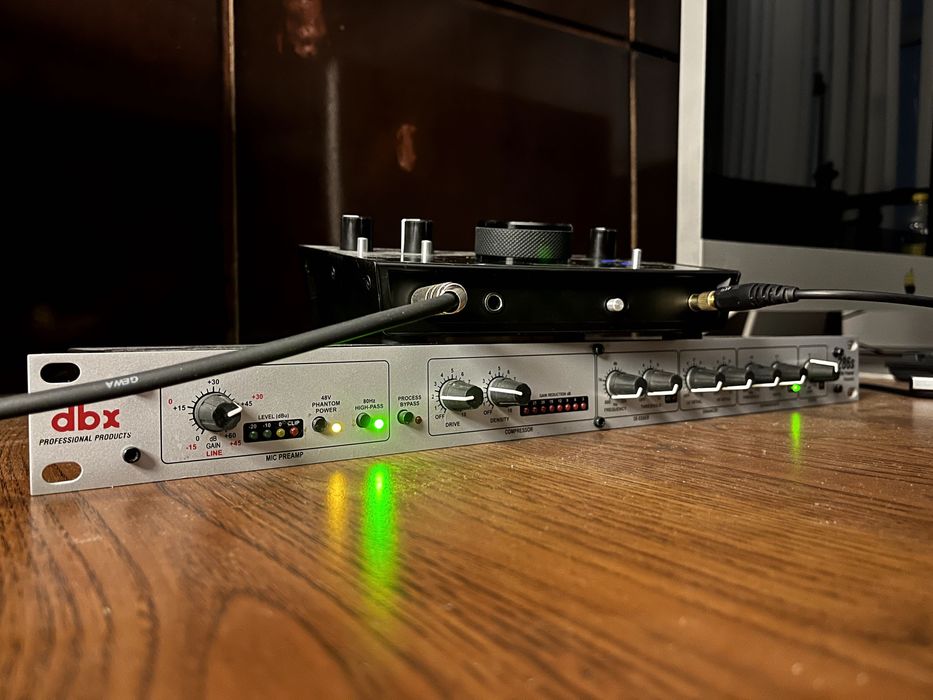 Продам микрофон Shure SM7B + предуселитель Dbx 286s + Пред.ус Dynamite