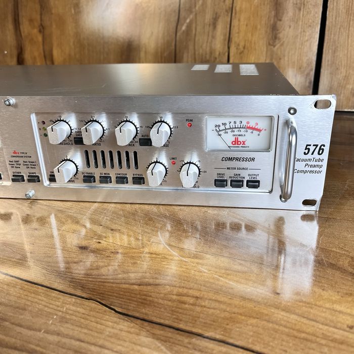 Dbx 576 проф микрофонный предусилитель