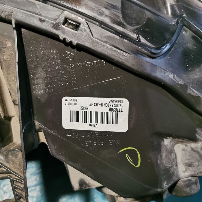 Оригинални фарове за Jeep grand cherokee wk2 trackhawk 2018 год.