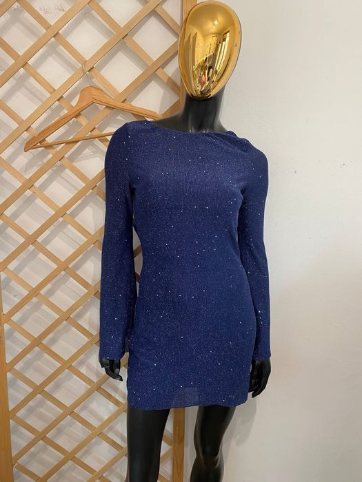 Дамска рокля с гол гръб