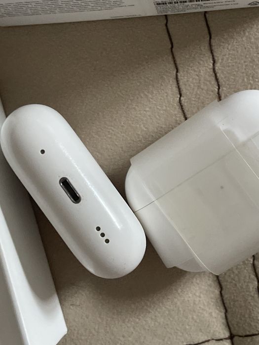 Два кейса AirPods Pro 2nd gen Lightning